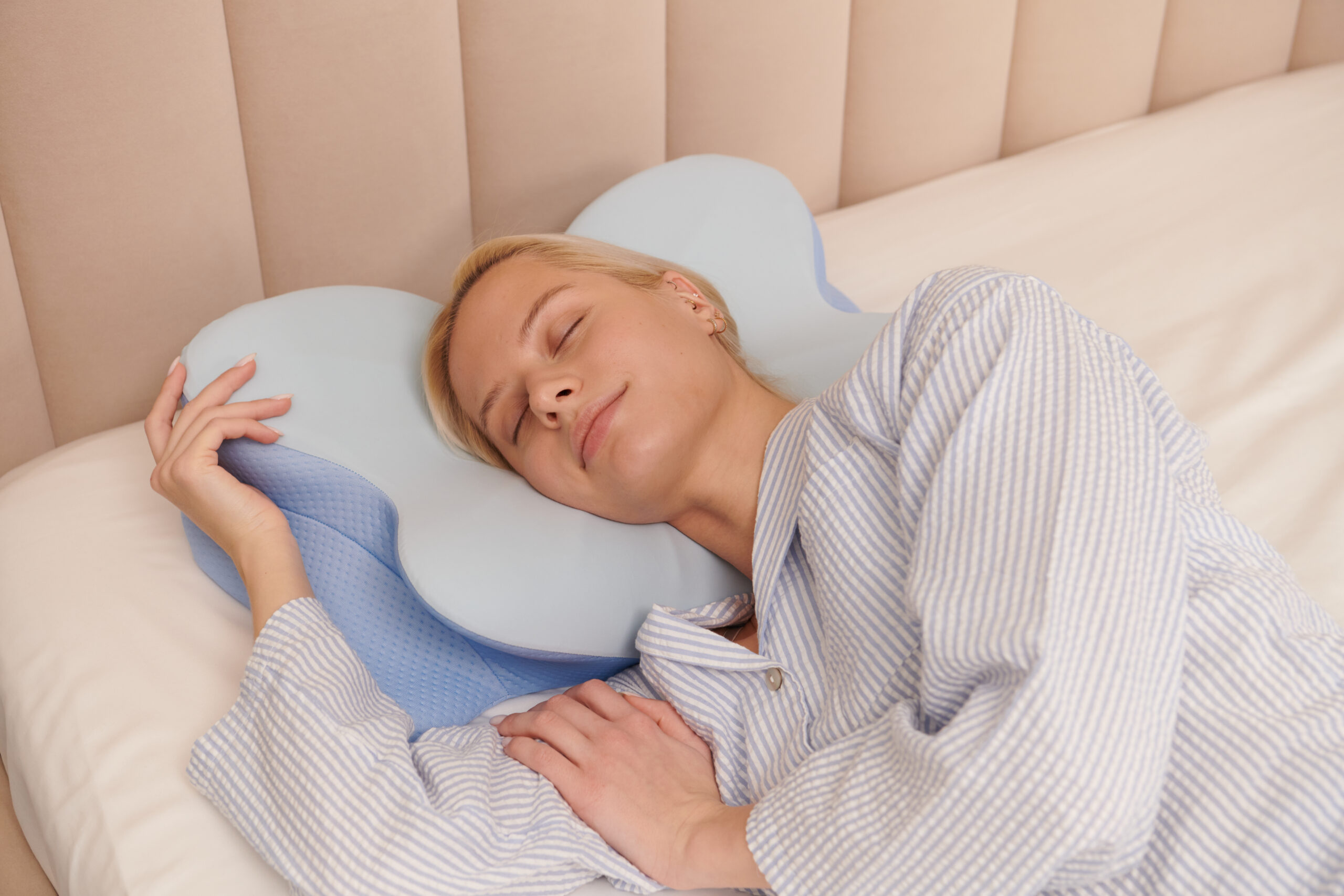 Woman sleeping with Derila Ergo