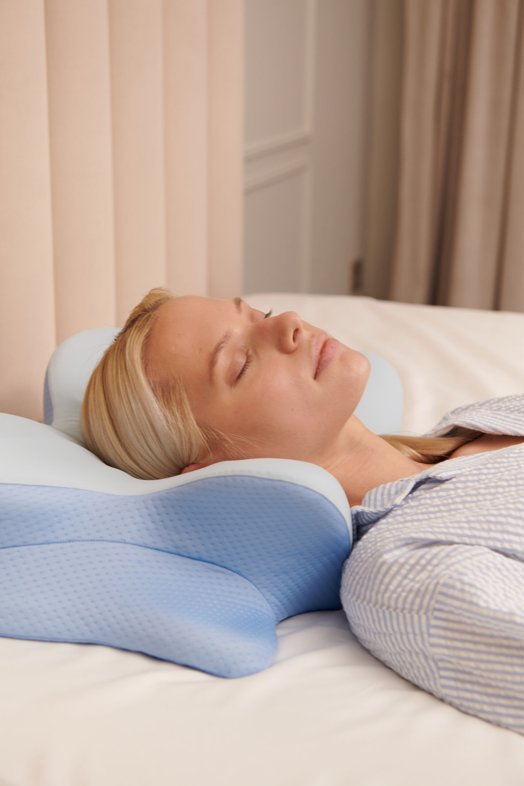 Woman sleeping with Derila Ergo